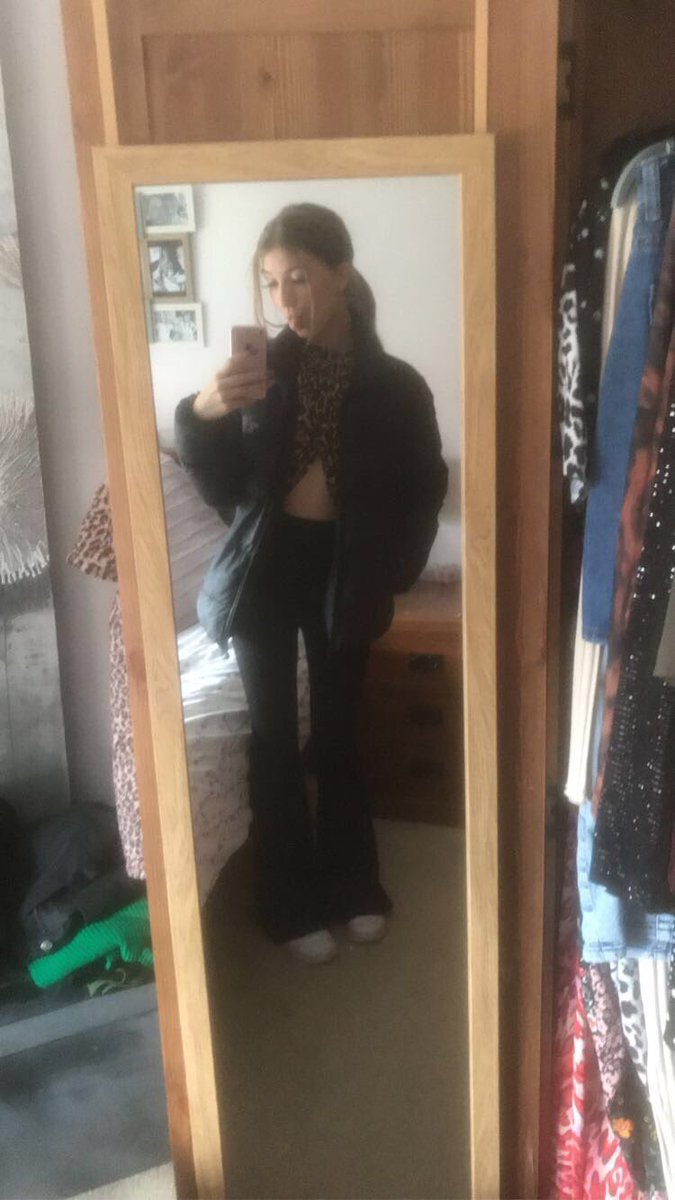 Jasmeensfeed's tweet photo. Flares? 😋😋 https://t.co/CQpxt2AvmA