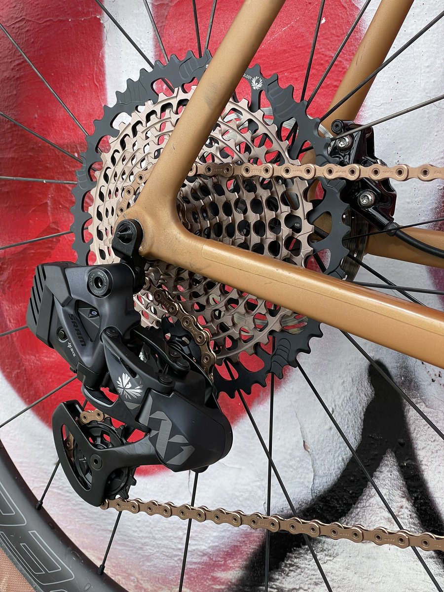 RikiAbad's tweet photo. Hoy estreno de la nueva transmisión Sram Eagle XX1
Con este desarrollo al fin del Mundo😞 10-52 de piñón y 38 de plato. Fino, fino!!!!
#gravel #3texploro #sram #srameaglexx1 https://t.co/A7avmCuKAy