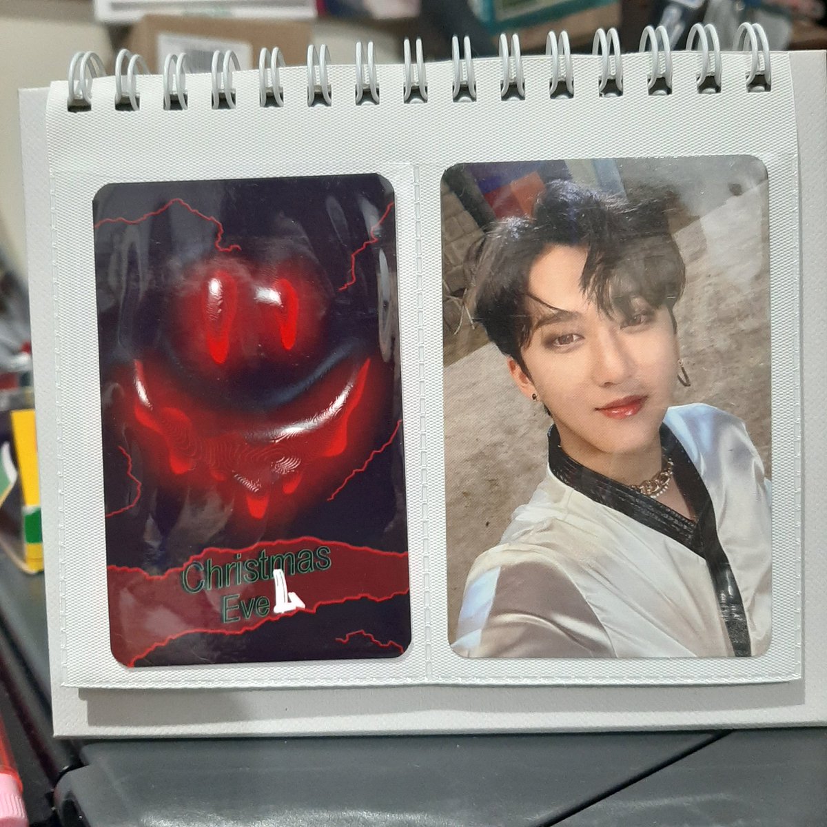 ph_yuyu's tweet photo. If you're wondering what's the difference between our photocards and the official ones.

Yuyu photocard on the left.
Official photocard on the right. https://t.co/SwKrGEWc4i