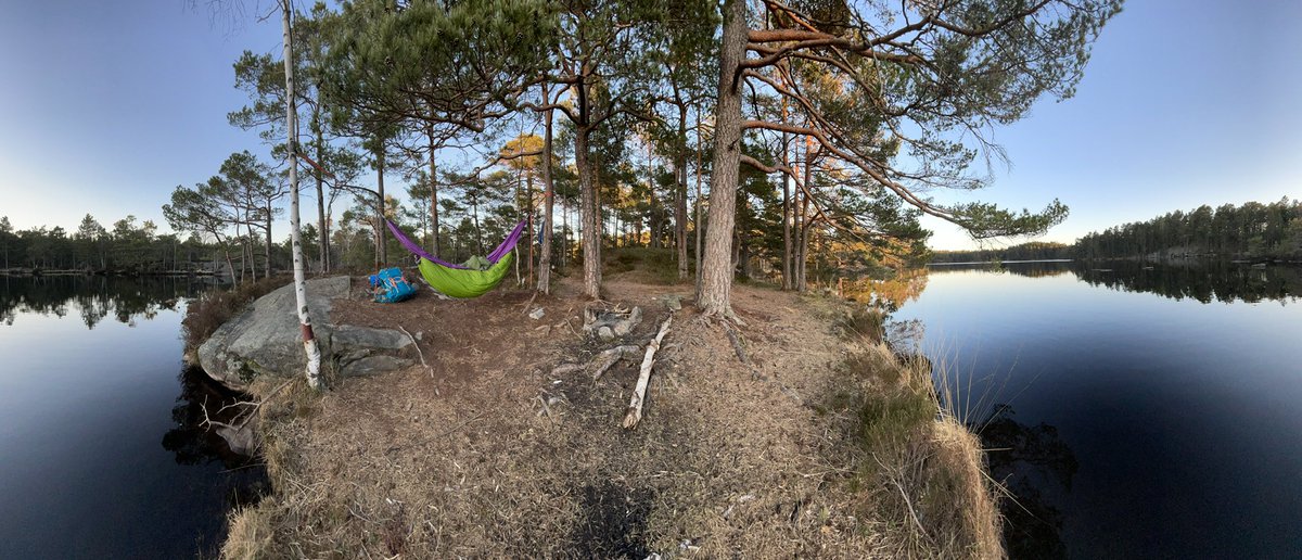 padlofil's tweet photo. Hengekøyesesongen off i gang for undertegnede. Her fra Bervannet i Kristiansand. https://t.co/dudWkm1lXy