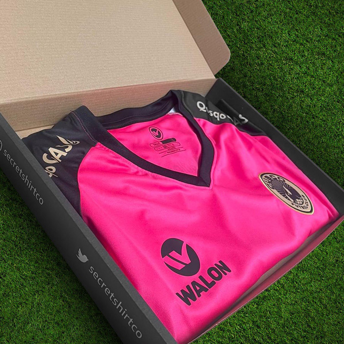 secretshirtco's tweet photo. If Ivan Toney 🏴󠁧󠁢󠁥󠁮󠁧󠁿 or Harry Kane 🏴󠁧󠁢󠁥󠁮󠁧󠁿 score ANYTIME today we’ll giveaway a https://t.co/0dDyzv85B2 box 📦

To enter 👇

🔄 Retweet this tweet
🤝 Follow us

Good luck! https://t.co/PdKkVIWVph