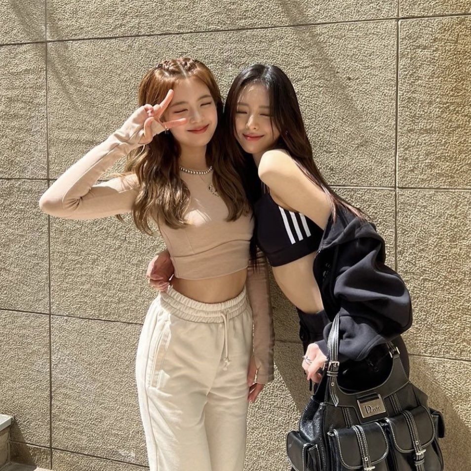 FIVEOFITZY's tweet photo. the chems 🫰🏻 https://t.co/wdYgwEyrtE