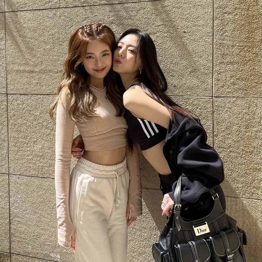 FIVEOFITZY's tweet photo. the chems 🫰🏻 https://t.co/wdYgwEyrtE