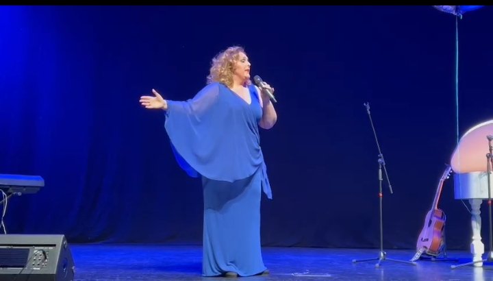 Arte, sentimiento y elegancia en el escenario... <a href="/RocioCortesAnd/">Rocío Cortés</a> por una gran causa. #Autismo <a href="/EduardoBandera1/">💪 Eduardo Bandera</a> <a href="/MANOLOMEDINA47/">MANOLO MEDINA</a>