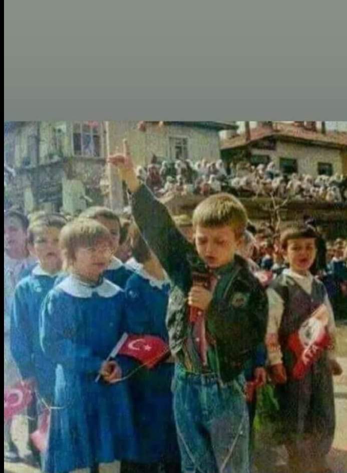 Ülkemizin geleceği olan tüm Çocukların 23 Nisan Ulusal  Egemenlik ve Çocuk Bayramı kutlu olsun.