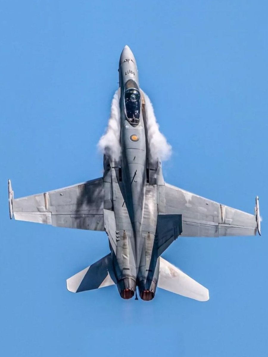 Pulling hard! An Aussie F/A-18A in its element. Photo by Mitch Andrews.
#Australia purchased 75 F/A-18A/Bs in the early 1980s, and after 36 years of active service, retired its final legacy Hornet last year. #avgeeks #aviation #aviationdaily #RAAF