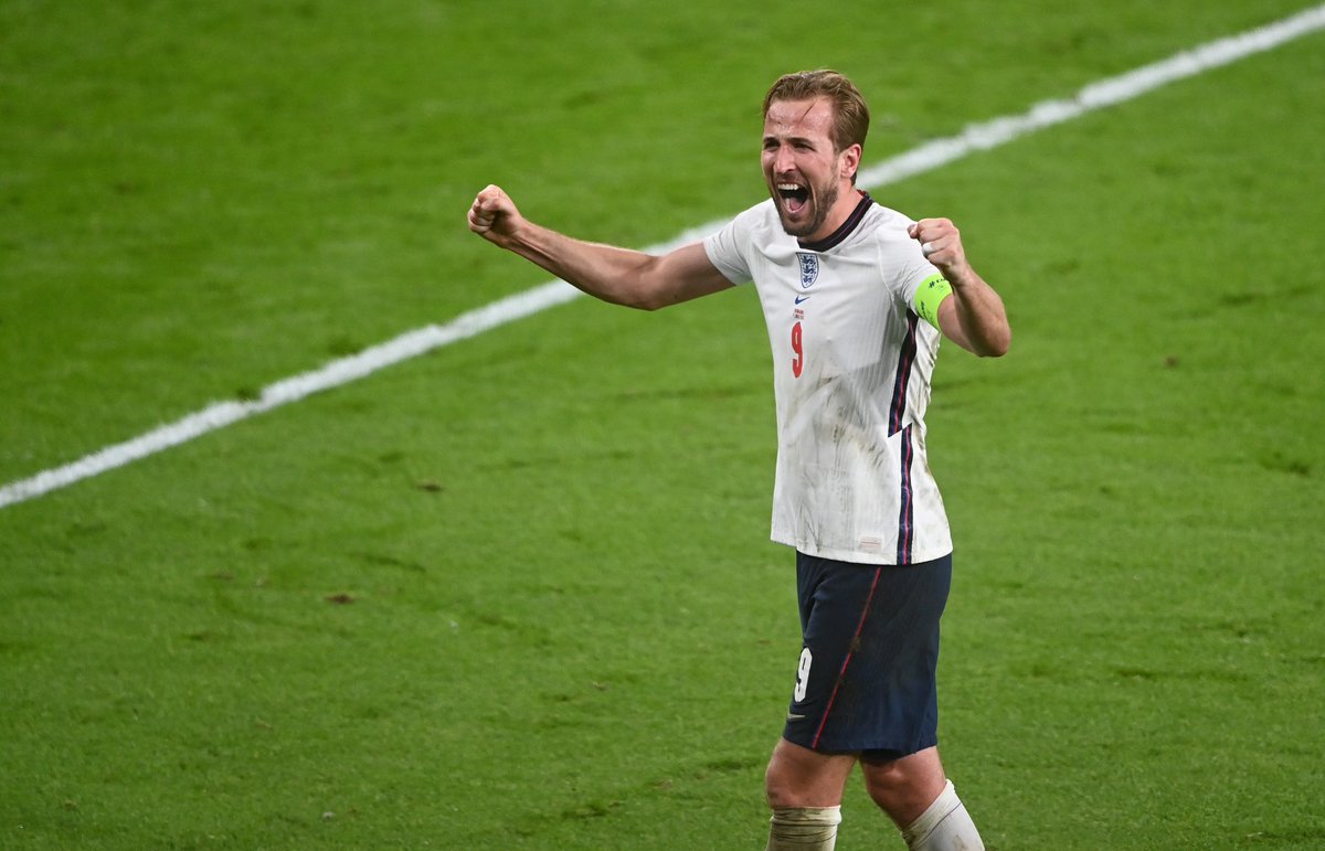HKane's tweet photo. Happy St George’s day. Always so proud to pull on an England shirt and represent my country. Looking forward to a big year ahead for @England teams with Women’s Euros in the summer and then a World Cup. 🏴󠁧󠁢󠁥󠁮󠁧󠁿🏴󠁧󠁢󠁥󠁮󠁧󠁿🏴󠁧󠁢󠁥󠁮󠁧󠁿 https://t.co/BqrE4BbHyv
