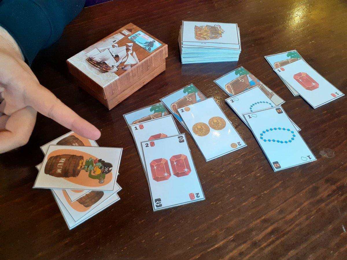 LudoValencia's tweet photo. #Caloret #BotínPirata 
#FernandoGames 
Si inicia la mañana de testeos con un rico reparto de botín!!! https://t.co/UsOvUrmvm2