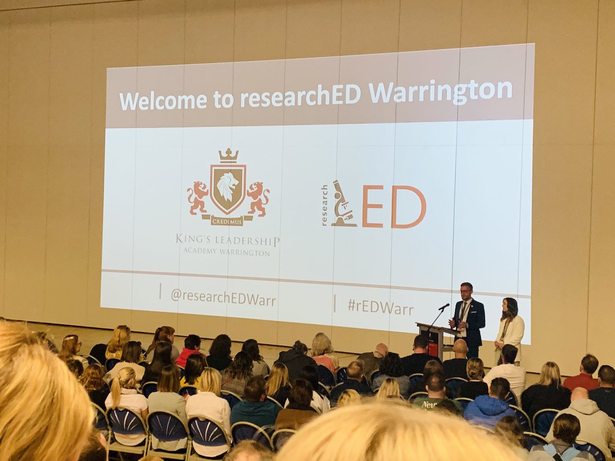 sarahlarsen74's tweet photo. Teachers talking to teachers. In their own time. Unpaid. 👍⬇️ #rEDWarr https://t.co/b4IOv1vDLd