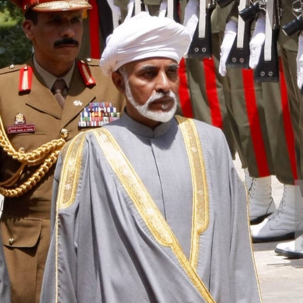 bint_qaboos2's tweet photo. تفنى الأجساد وتبقى السيرة العطرة إلى يوم يبعثون. 
خالد في قلوب الملايين أنت يا بن سعيد. 💔💔
#أعز_الرجال_وأنقاهم
#قابوس_بن_سعيد https://t.co/qJNBD9PfQ8