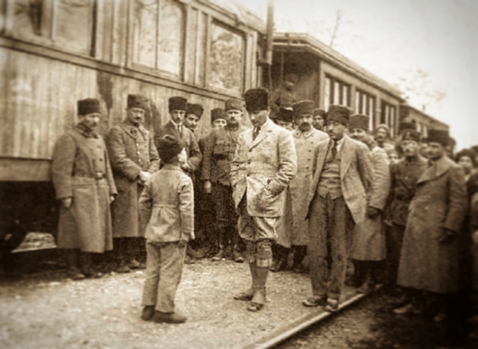 Ne mutlu ki, ülkemizin güzel çocuklarına Ata'sından hediye bir günü var. 23 Nisan 1920'de yakılan bu meşale, özgürlüğümüzün ve kudretimizin simgesi sonsuza dek yanmaya devam etsin.
#23Nisan 
#atatürk
#mustafakemalatatürk