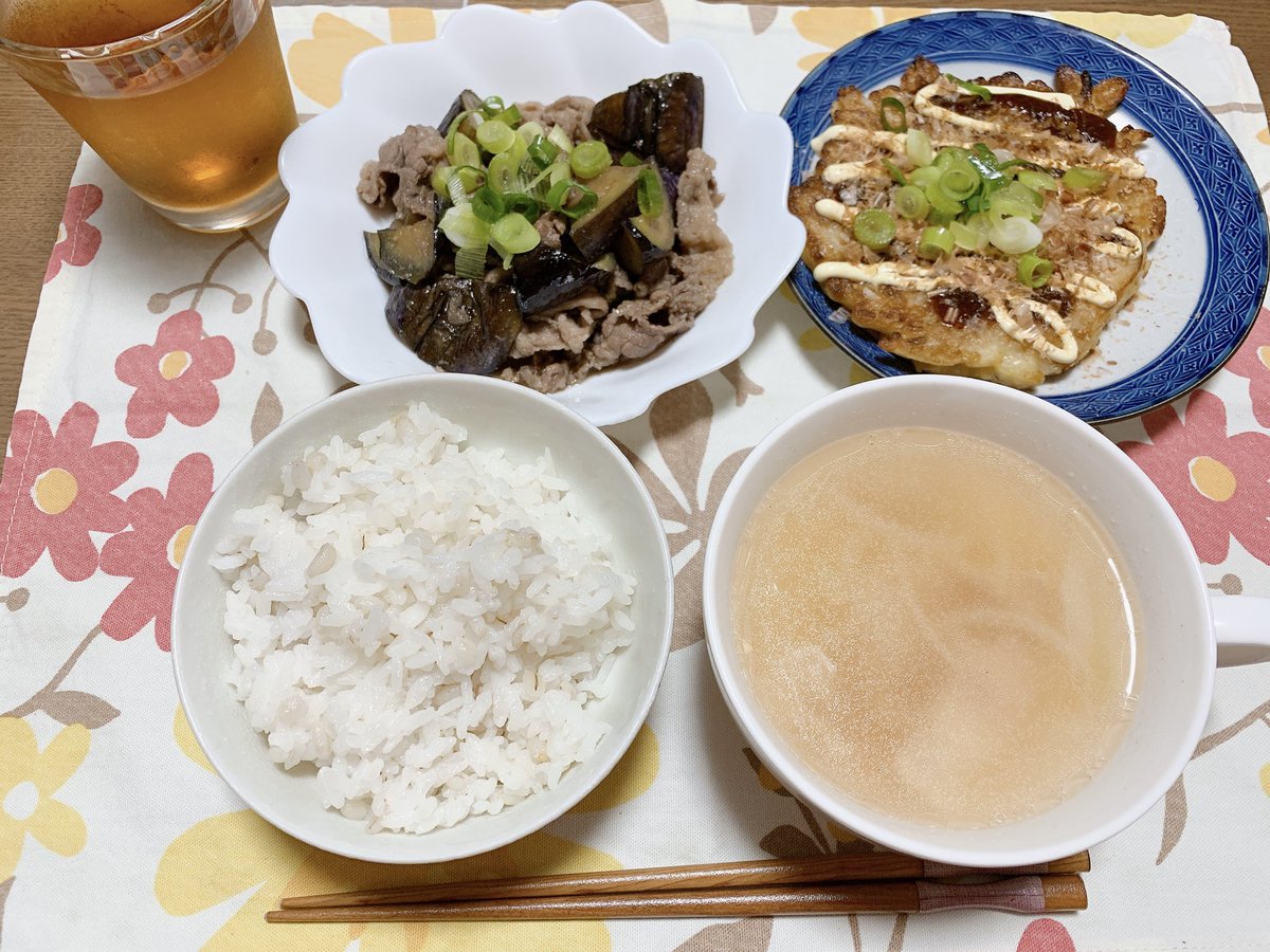 今日のお夕飯✨
・ナスと牛肉の炒め物
・もやしのお好み焼き風
・ご飯
・中華風スープ
です👏
いただきます🙏✨