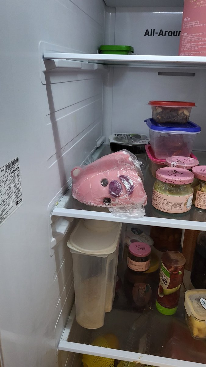 장모님이 케익 먹으라고 잘라주셨는데 냉장고 호러 분위기 소재되어버림