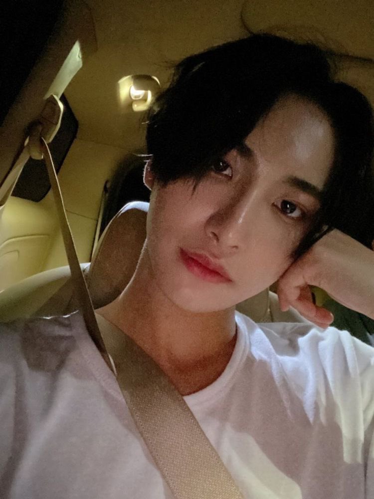 0098zip's tweet image. night car selfies is a soobhwa thing

#SOOBIN  #TXT  @TXT_bighit #SEONGHWA #ATEEZ @ATEEZofficial