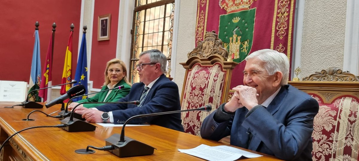 MB_Albacete's tweet photo. Desde nuestras redes sociales, queremos felicitar a Don Manuel Torrecillas Sorio, que ayer fue nombrado Hijo Predilecto de #Hellin @Hellinayto 

Es un orgullo para @MB_Albacete formar parte de la vida de una gran persona que trabaja día a día por su familia, amigos y trabajadores https://t.co/0XykMDbJRW