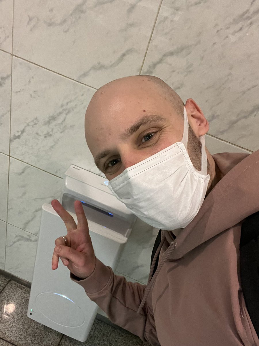 For the 2 weeks since I arrived to Japan I’ve been on a quest to find a working hair dryer. It was an emotional moment when we finally met.