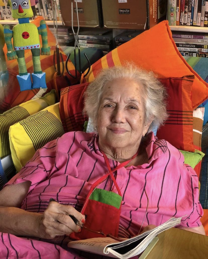 We lost creative visionary &amp; national treasure today. Barbara Sansoni’s creation of Barefoot’s colours &amp; designs have carried the beauty and wonder of Sri Lanka across the world.
🤍🌈🙏🏽