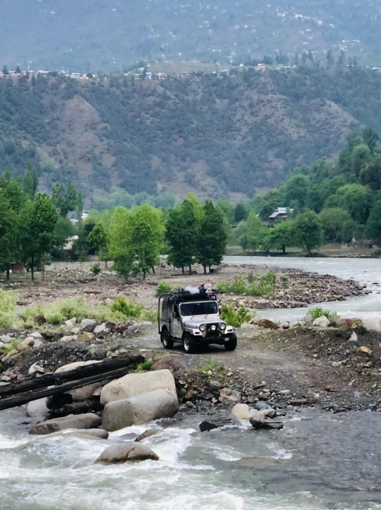 DocSierraGolf1's tweet photo. Hiking and Camping in the last village of India located in a hitherto unexplored wilderness of Keran kicks differently and leaves you wanting for more.
#Keran
#Kashmiris
#Kashmir
#Kerantourism https://t.co/kiFVJJ4BeA https://t.co/YTIOaiSPyE