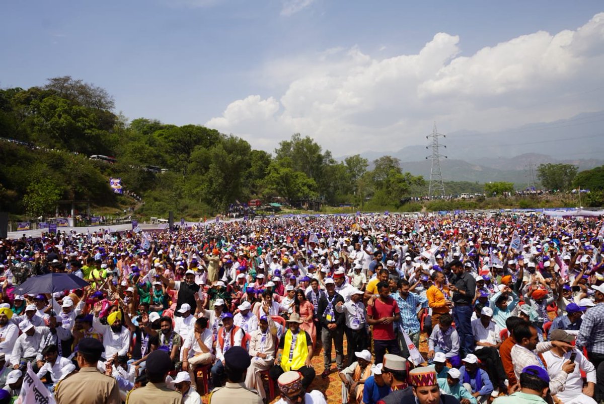 AamAadmiParty's tweet photo. कांगड़ा की पावन भूमि से गूंजा बदलाव का बिगुल 🔥

#HimachalMeinBhiKejriwal https://t.co/uLf3Y8GpzB