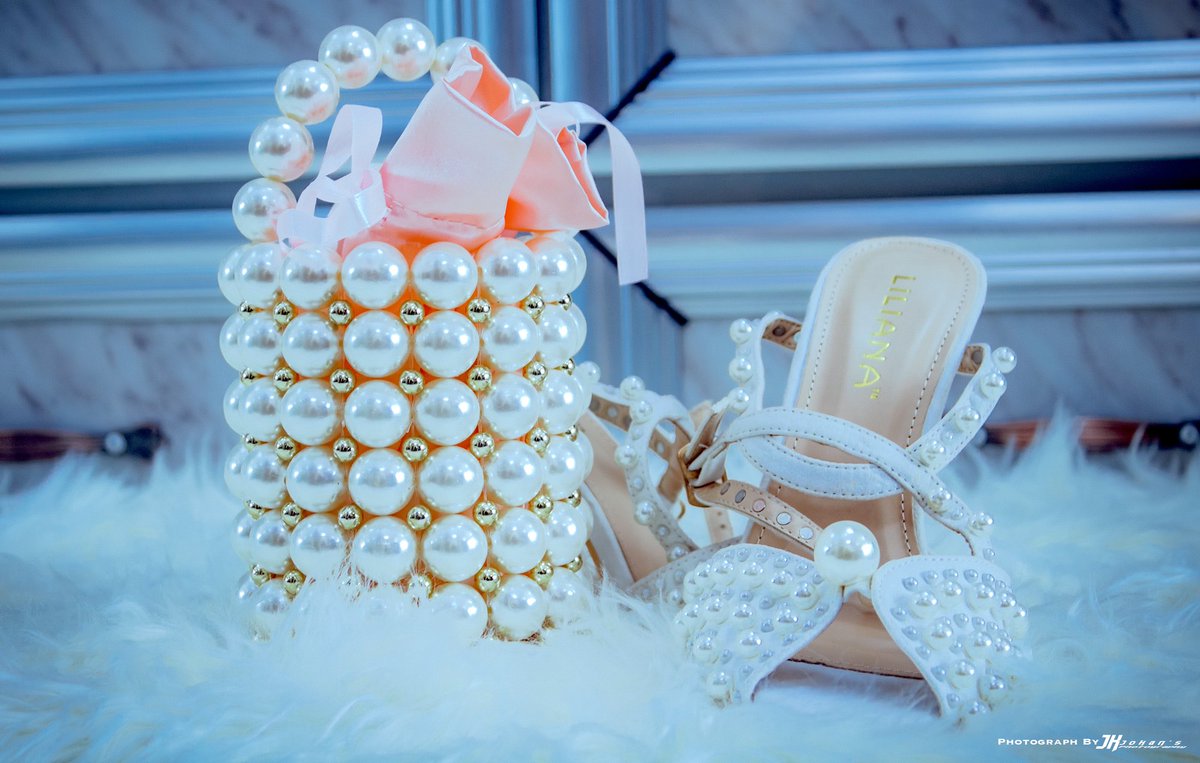 Sonibeebridal's tweet image. Stepping out in style with this beautiful luxury pearl sets right here;Live your guest speechless. 

📞 or WhatsApp 076977997. 
Walk into the store 8c Freetown road lumley roundabout.

#freetownweddings #sonibeebridal #slayforless #bridalvendor #bridalsolution #pearlluxuryset