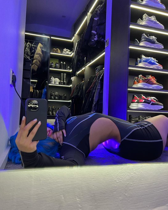 Watch Gina Savage's leaked NSFW photo on TwXstars