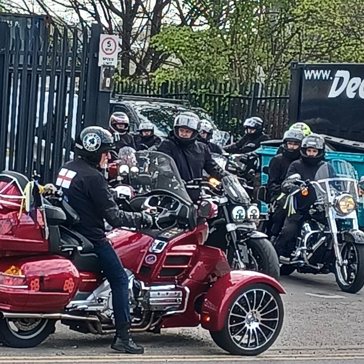 grimm_mrs's tweet photo. go @dealdirectblind bike ride raising money for ukraine 👏 https://t.co/10P6SEZy7N