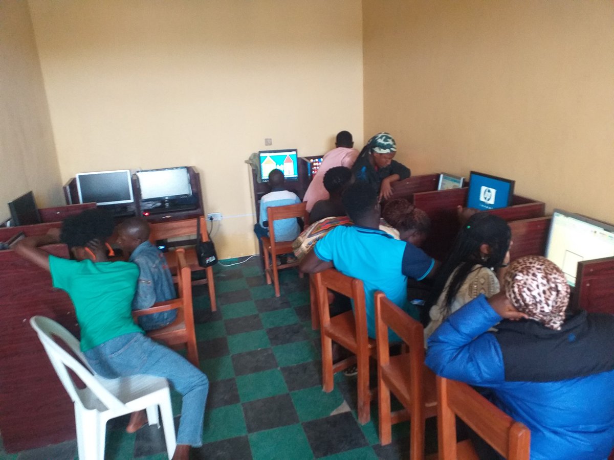 DeafTechF's tweet photo. Classes in progress!
#ScratchEd #Inclusion #Tech #STEM #DeafSTEM
#DeafEd #DeafTech #DeafKids
#DeafTeens @scratch https://t.co/De7JkFbmIP