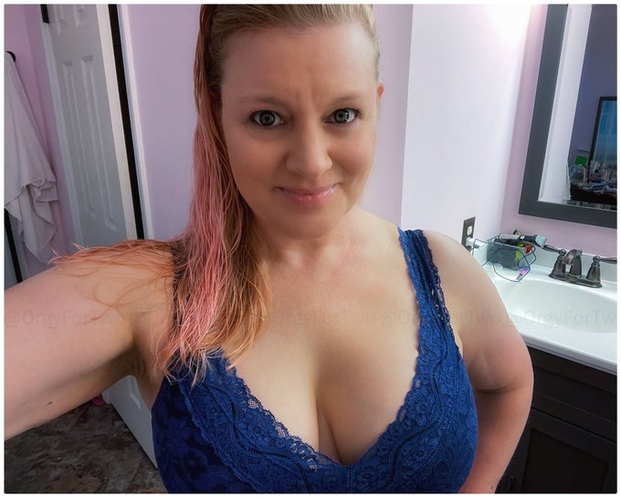 Hi guys I'm going on a short family road trip, so I'll be offline most of today. Do you all think you<a href="/tag/mirrormonday"class="tags"><span>#mirrormonday</span></a>