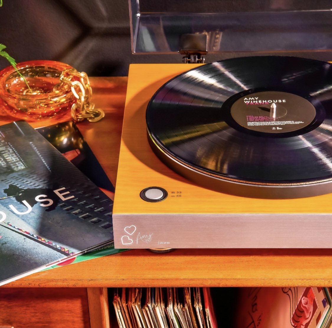 Happy #RecordStoreDay ❤️❤️ <a href="/amywinehouse/">Amy Winehouse</a> #Frank <a href="/RobertsRadioUK/">Roberts</a> #RobertsXAmy