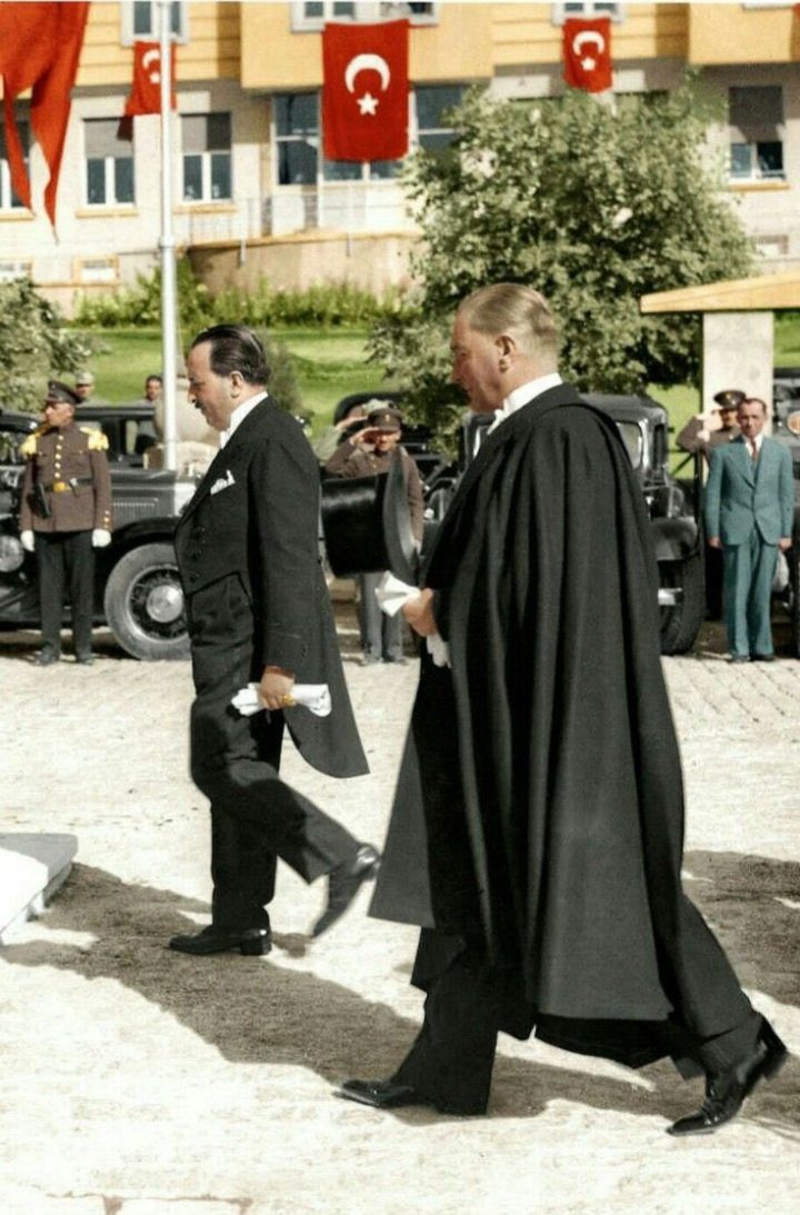 Bu güzel fotoya kalbimi bırakıyorum❤️
Sizden de ricam, Atamızın en güzel fotoğraflarını burda bol bol paylaşmanız bugün. 
#23Nisan