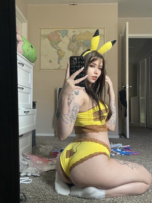 I'm lonely someone send me a Pokémon to snuggle with 💕🥺 https://t.co/gEUkFlmDEV