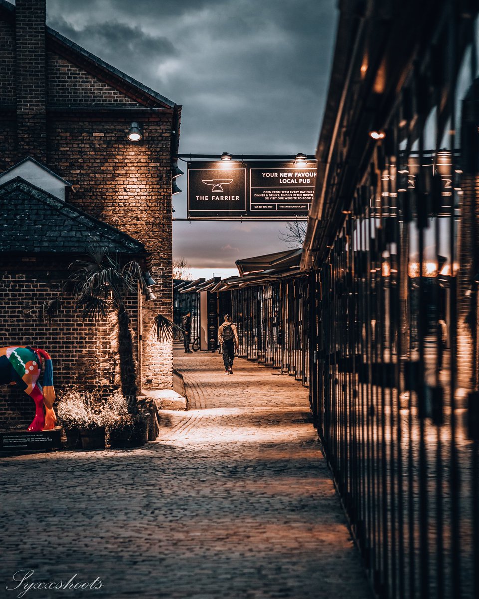 Syxxshoots's tweet photo. Moody one in Camden ....

#canoneosr
#85mm
#lightroom
#streetphotography 
#camden https://t.co/7TgxWhhEt0