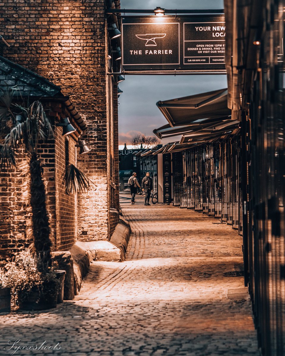 Syxxshoots's tweet photo. Moody one in Camden ....

#canoneosr
#85mm
#lightroom
#streetphotography 
#camden https://t.co/7TgxWhhEt0