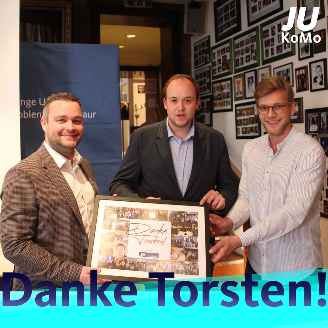 JUKoMo's tweet photo. Lieber Torsten, du hast den Bezirksverband wie kaum ein anderer geprägt. Wir danken dir herzlich für dein herausragendes Engagement für die Junge Union Koblenz Montabaur! Danke!

#JungeUnion #JU #JUKoMo #JUKoblenzMontabaur #Bezirkstag https://t.co/DgcupW1msf