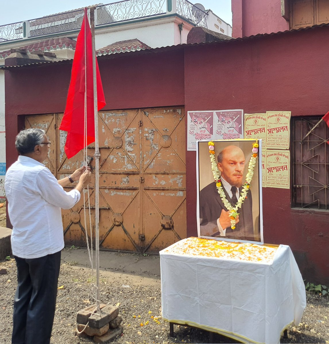 pycpim's tweet photo. #Comrade Lenin day observed by @cpimspeak in different parts of India. #LeninDay #Lenin https://t.co/BUovg923pg