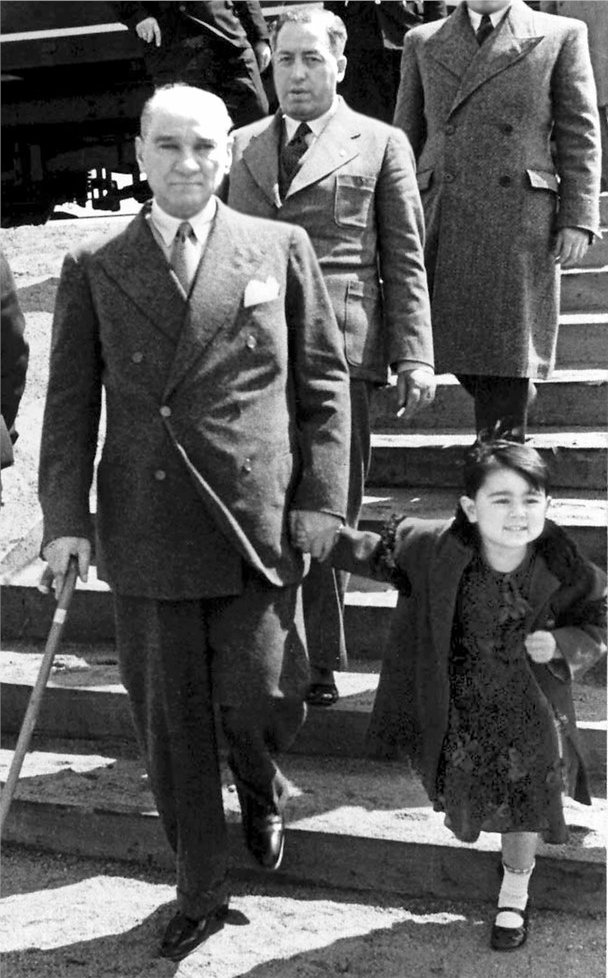 Sana olan duygularımızı ifade edecek kelime bulamıyoruz... ❤️ Sen bizim 'ışığımız' sen bizim 'kılavuzumuz'... Sen bizim 'iyi kimiz'... 🙏❤️ İyi ki Mustafa Kemal iyi ki ATATÜRK... 📌Minnettarız, sonsuza dek... ❤️🍀🙏 #23Nisan #MustafaKemalAtatürk