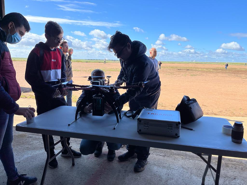 🚀🥫Llegó el #CanSat2022
Magníficos proyectos que demuestran el talento del alumnado participante en los proyectos #STEAM de aeroespacial y robótica de <a href="/EducaAnd/">Consejería Desarrollo Educativo y FP</a>.
<a href="/antsegura/">Antonio Segura</a>: “Con alumnado y profesorado tan implicado, Andalucía será referente”
#delEspacioalAula #EducaAndSpace
