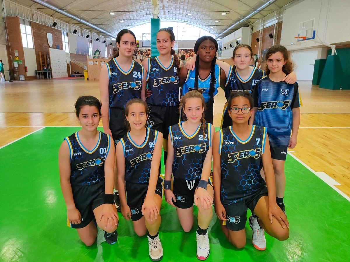 3cero5M's tweet photo. Partidazo del equipo preinfantil femenino contra EBG, en el que han peleado hasta agotar sus fuerzas. La victoria se quedó cerca, pero este es el camino. Enhorabuena chicas 💪🏻 https://t.co/MXTXeCdlWL