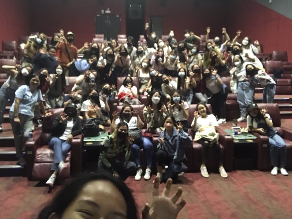7teen_luvr's tweet photo. CDO CARATS @ SM DOWNTOWN  DIRECTOR’S CLUB!! 

had so so so much fun earlier!! gipabaga najud namo among fes sakong friend para lang mag tapok ta ug pic tanan~ thank you everyone! thank you seventeen!!

sa sunod napod!! carathae 🫶💗
#PowerOfLove_TheMovie #CDO_Carats https://t.co/B3JrfiEGyv