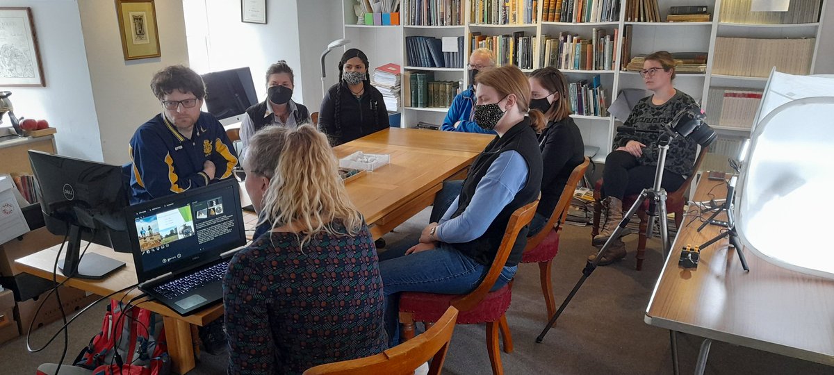 TrimontiumTrust's tweet photo. News from the frontier...it's Saturday so it must be #photogrammetry workshop with @TheDigVenturers here in #Melrose in the #ScottishBorders...6 #Trimontium #Volunteers with experts @harriettatton and @surveylikeagirl 
⛰⛰⛰📸🏛🏴󠁧󠁢󠁳󠁣󠁴󠁿👍
@NtlMuseumsScot @HistEnvScot @StAndrewsOVW https://t.co/rbS1zlVCS9
