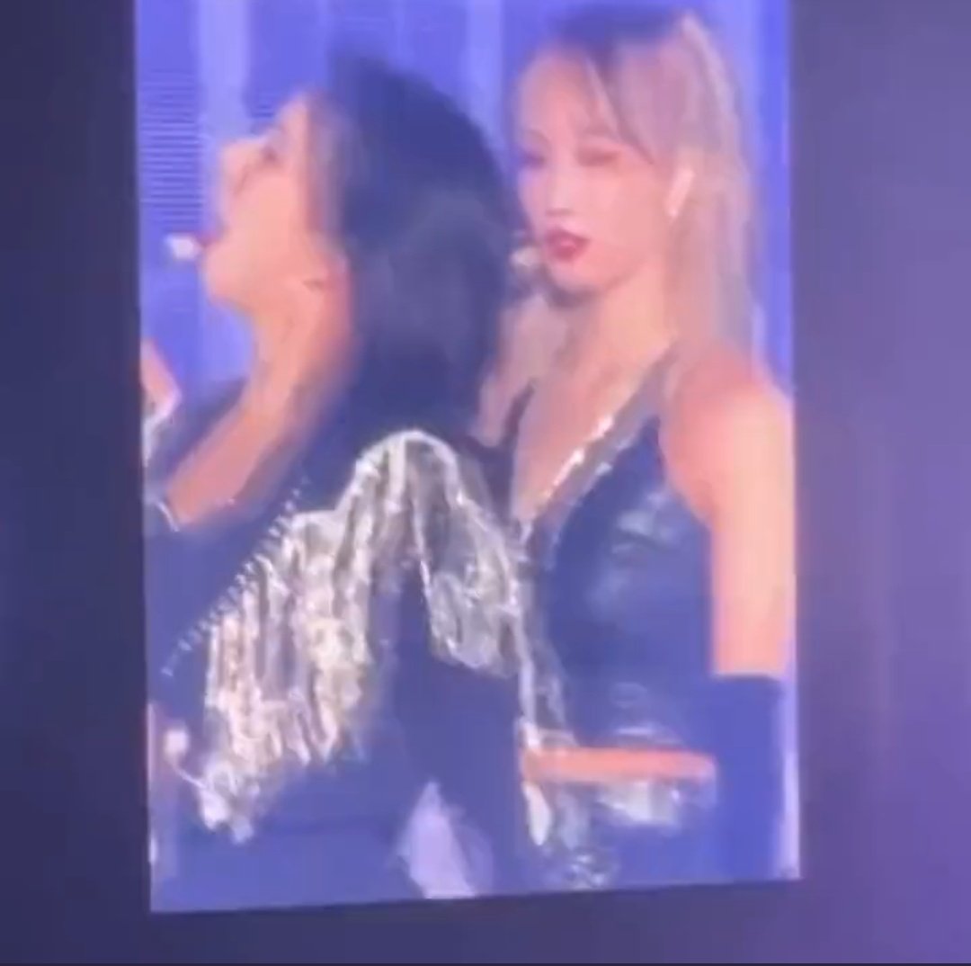 MOMO IS HERE

#TWICE_4TH_WORLD_TOUR
#TWICE_4TH_WORLD_TOUR_IN_JAPAN
<a href="/JYPETWICE/">TWICE</a>