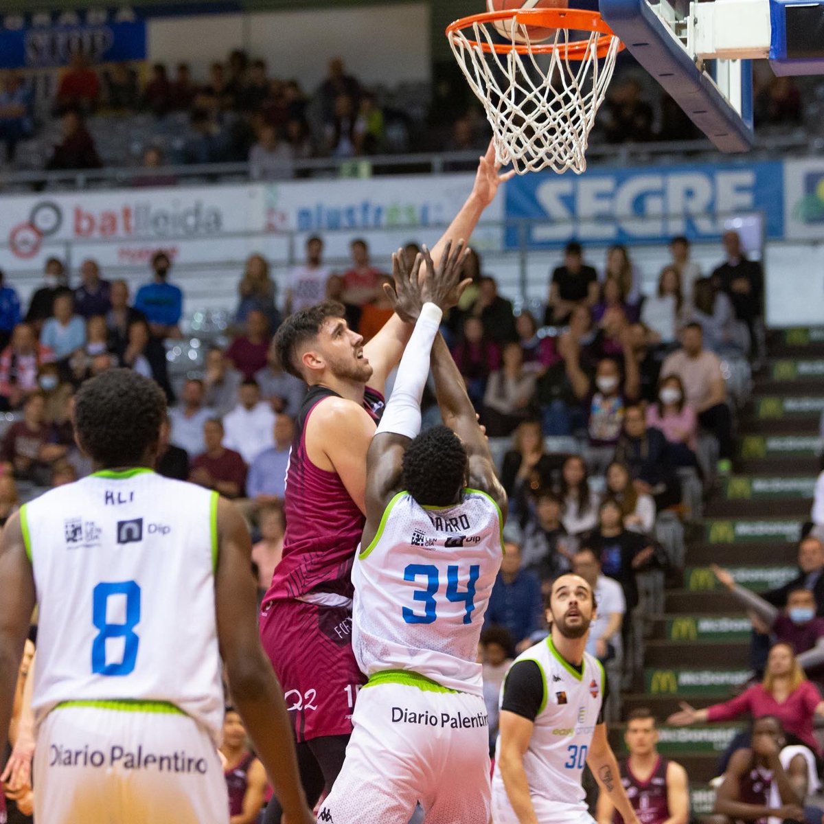 flleida's tweet photo. 🚑🤕
La victòria d’ahir també té nom propi: IGNACIO ROSA ❗️

8 minuts a pista
12 punts
15 de valoració.
Quina bèstia.

Et volem als #playoff, @ignaciorosa15 . Què comenci el compte enrere i tornis a donar guerra ✊🏼

#lafotremgrossa #forçalleida #lebor #leboro #lleida https://t.co/7SN48smE5y