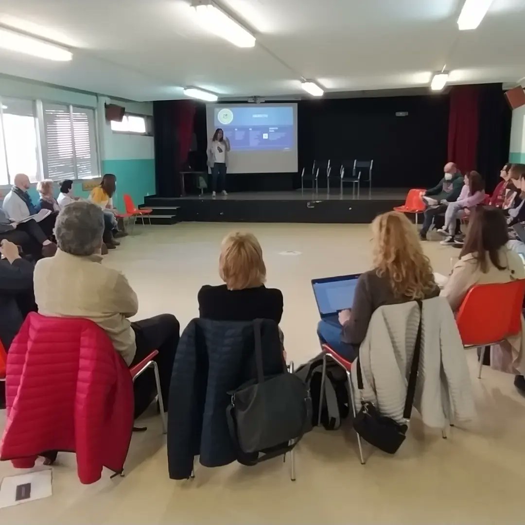 ReusXarxa's tweet photo. De somnis a actuacions!
Jornada de coordinació amb membres de la @ReusXarxa, l'@reus_cat i la Junta de Direccions. Treballem plegats amb el compromís de millorar la qualitat educativa de la #ciutat en la qual vivim, compartim i #estimem.
Tots/es som #XEPR!
#VIULAPÚBLICA https://t.co/xrzUPs6JOR