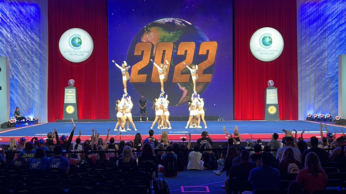 CheerTheory's tweet photo. USA Starz Vanity bringing the heat all the way from Arizona to the worlds floor ❤️🤍💙#CheerWorlds2022 #Arena https://t.co/kkwCZgUXrr