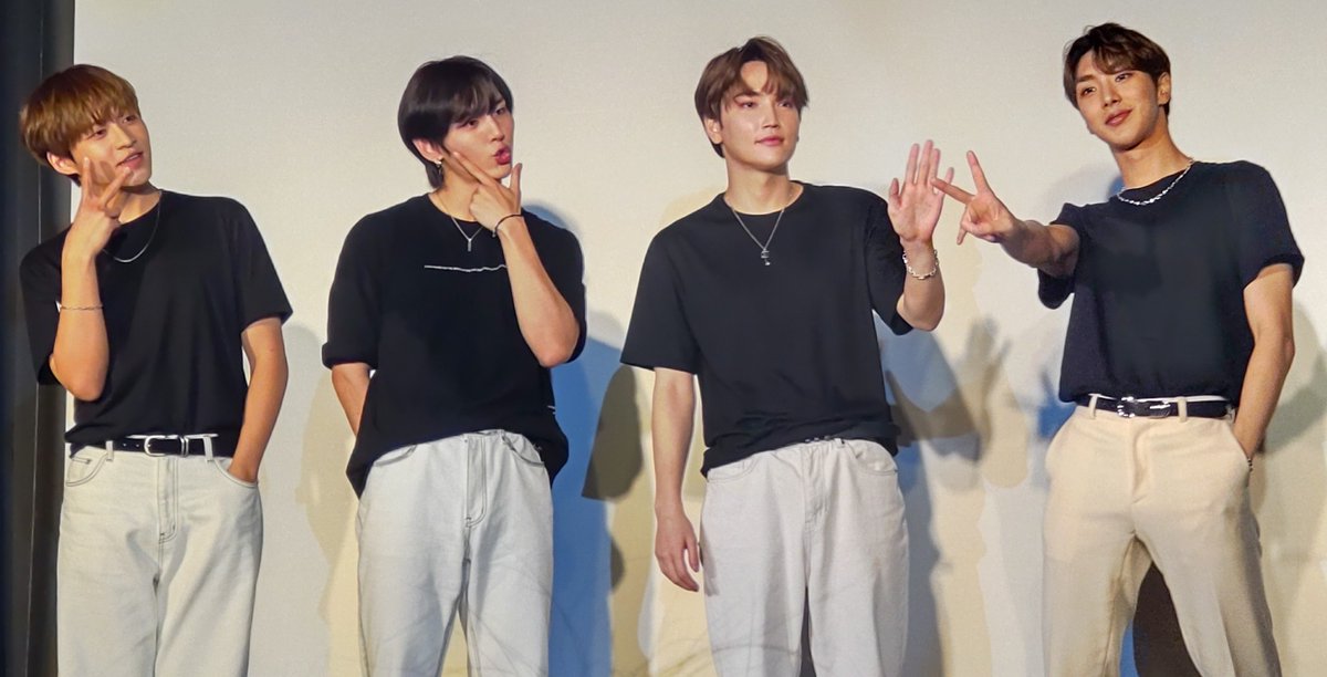 hirosaya23's tweet photo. 220423①
B.I.G PREMIUM LIVE in TOKYO 2022

あと3公演しかない(ﾉД`)ｼｸｼｸ
げんきそうで　よかった！
#비아이지 #びあいじ #제이훈 #ジェイフン
@big_jhoon715 https://t.co/d3eZLVsE9P