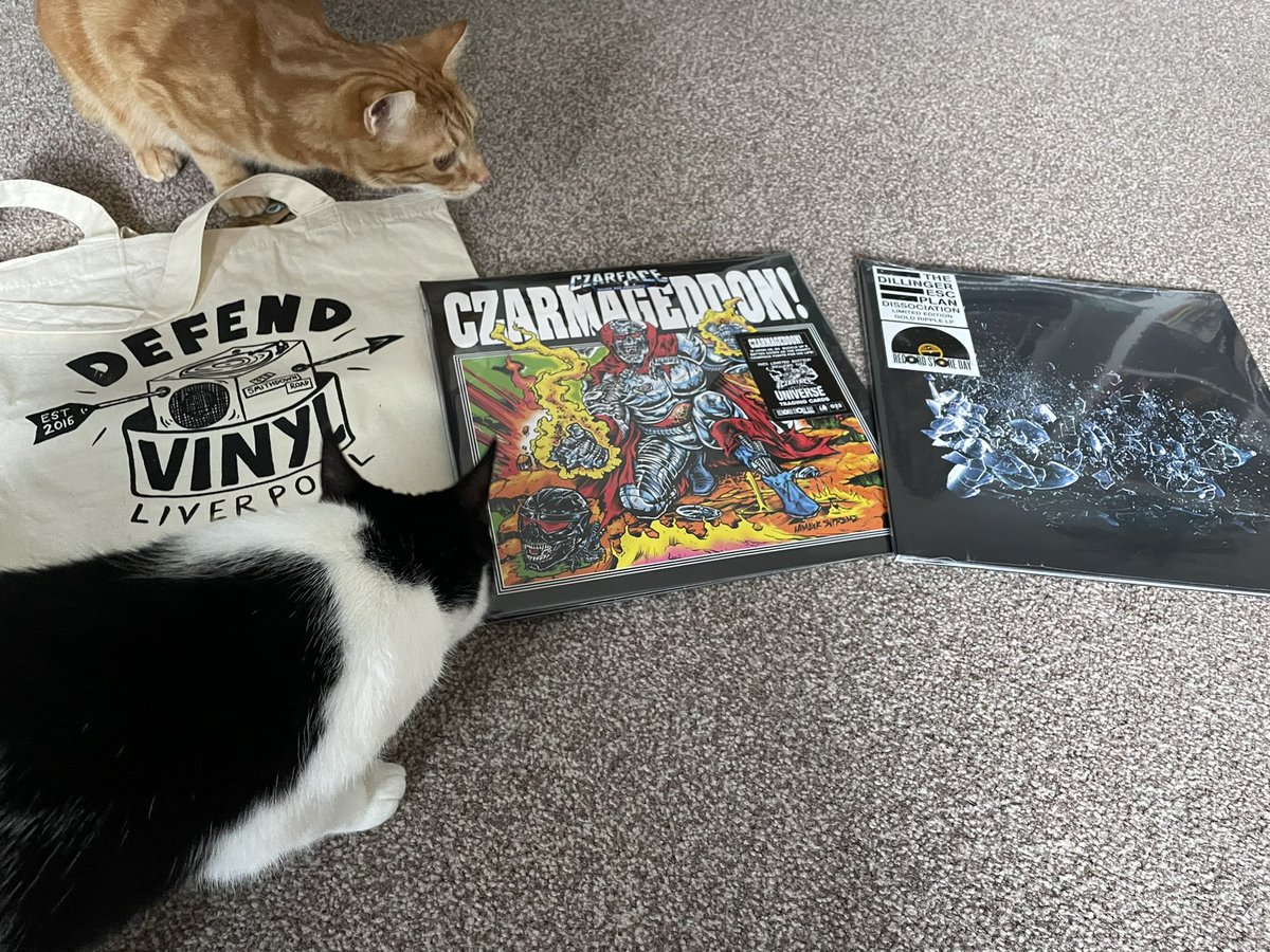 DanJRoe's tweet photo. Early start to the day @defendvinyl for @recordstoreday (Kitties giving their approval..) #RecordStoreDay2022 #Records #Vinyl @czarface_eso @dillingerescapeplan #Czarface #Czarmagedon! #TheDillingerEscapePlan #Dissociation https://t.co/UWFi4LPNAA