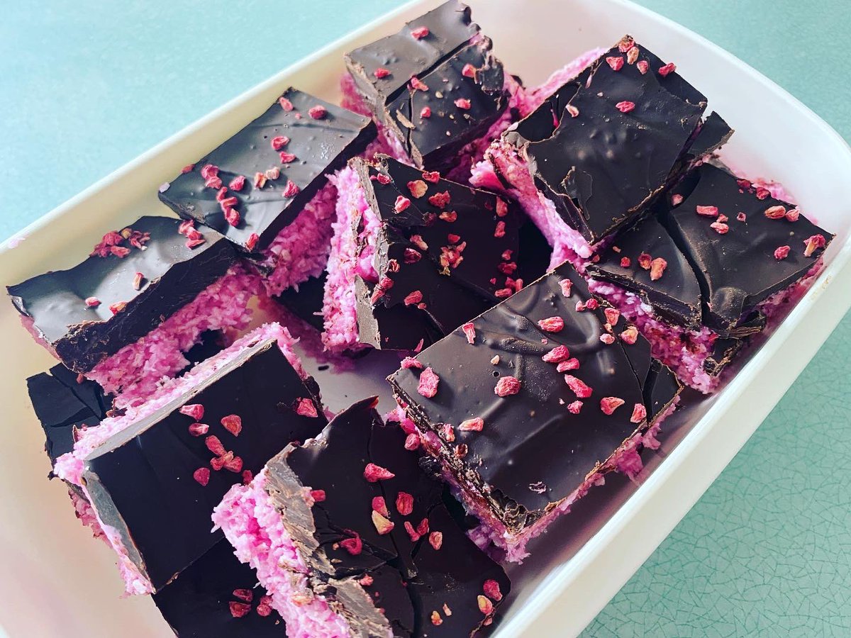 CraigMartinUCL's tweet photo. So who’s for a homemade Raspberry Ruffle? #retrosweets #homebaking #raspberryruffles https://t.co/YA7m98QwdC