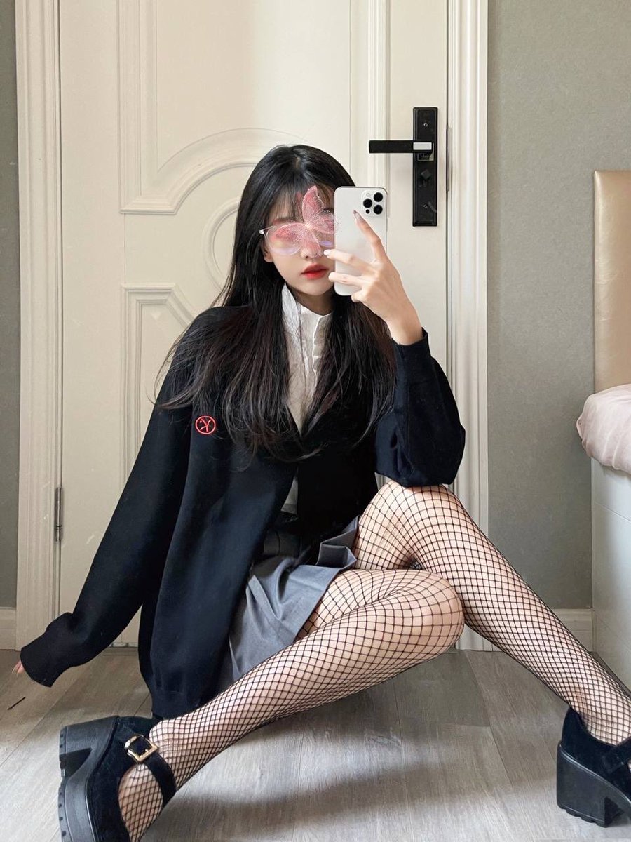 SydLittleChilli's tweet photo. 你们喜欢我的 A面 还是 B面 ？😈 https://t.co/bKIeHVYbgw