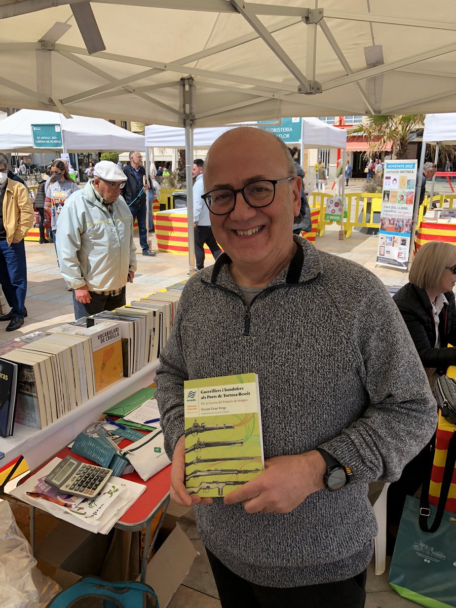 Matí d’autores i autors a la Fira del Llibre de Vinaròs! Amb Elena Fira, Amàlia Roig, Joan Lluís Porcar i Ferran Grau.