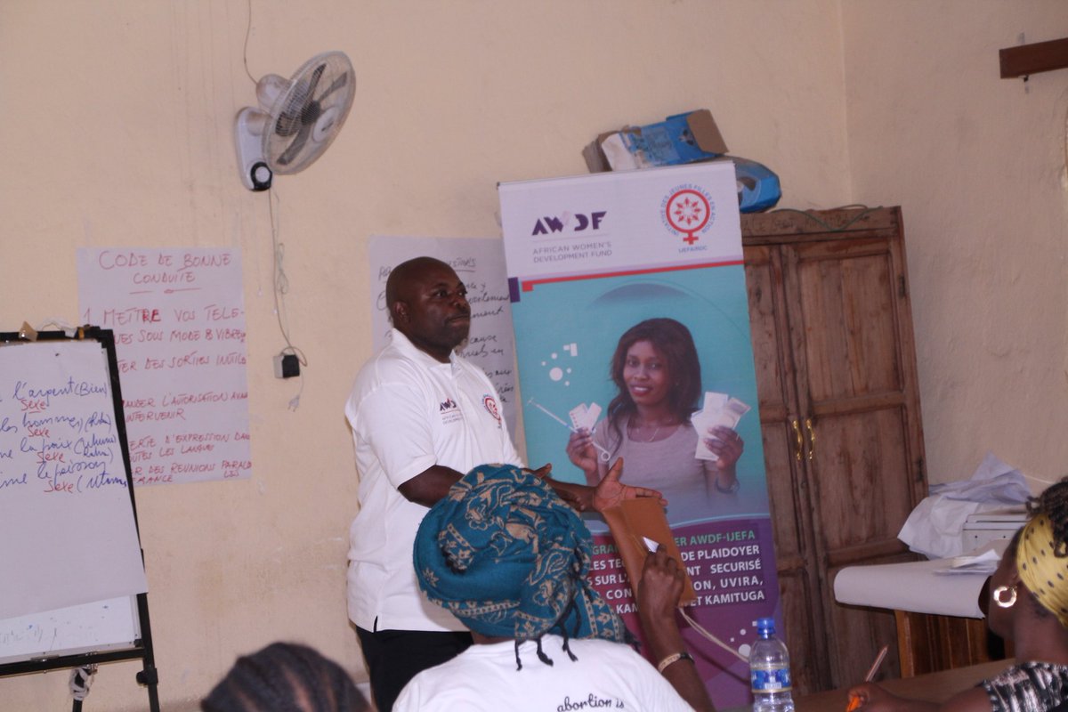 IjefaRdc's tweet photo. Programme atelier #Awdf-#ijefa sur les techniques de plaidoyer axées sur l'avortement sécurisé et la contraception #En_directe avec les jeunes dans la ville de #Baraka https://t.co/dyz7ZkV5Hm